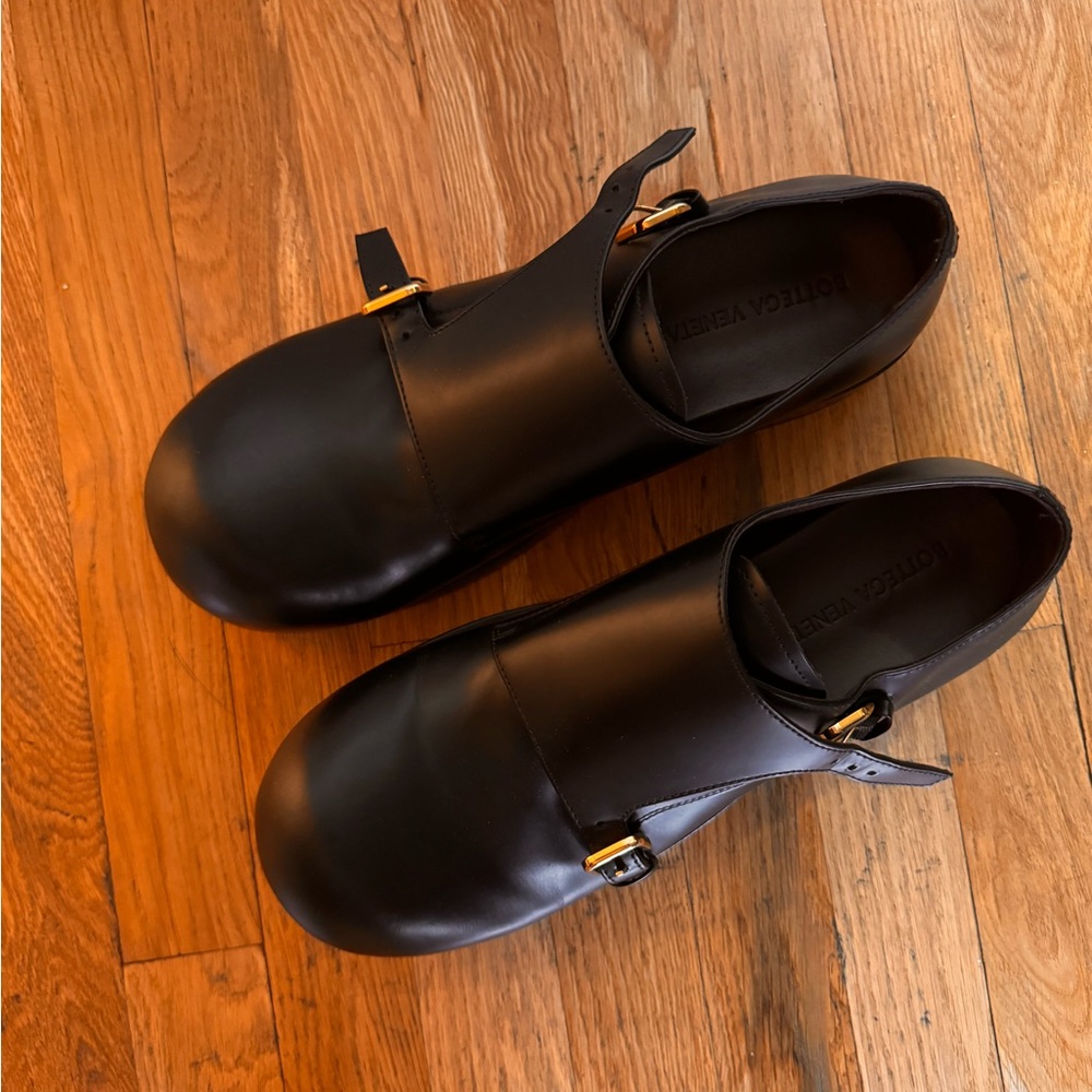 Bottega Veneta
Helium leather monk strap shoes. I have two sizes 45 and 44